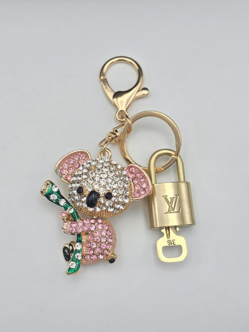 Authentic Louis Vuitton Gold Lock 🔒 Unbranded Elephant Keychain Bag Charm LV - Picture 4 of 9
